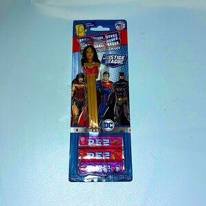 PEZ Candy Dispenser Justice League Wonder Woman